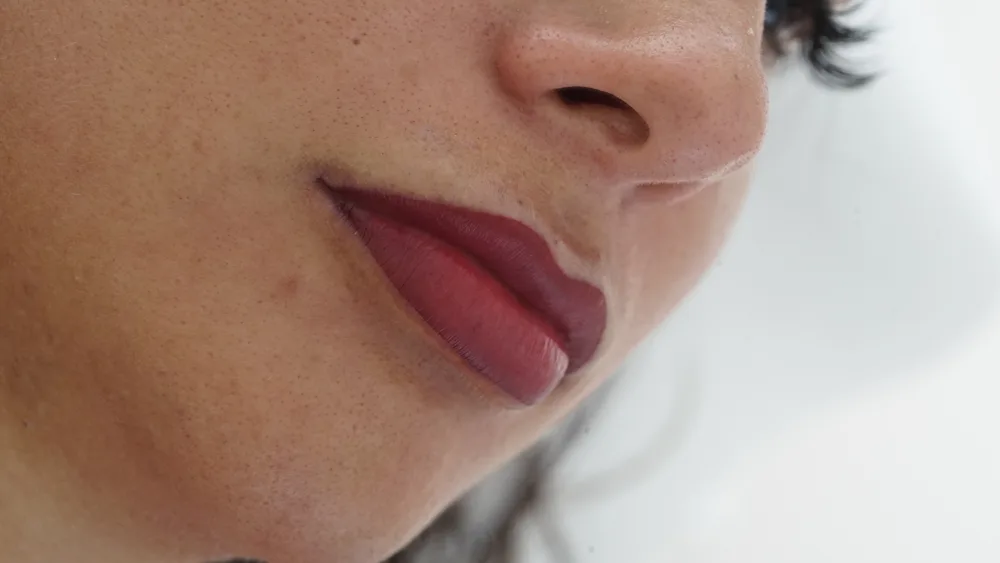 Micropigmentación de labios full lips por Diego Villar en Pallejà